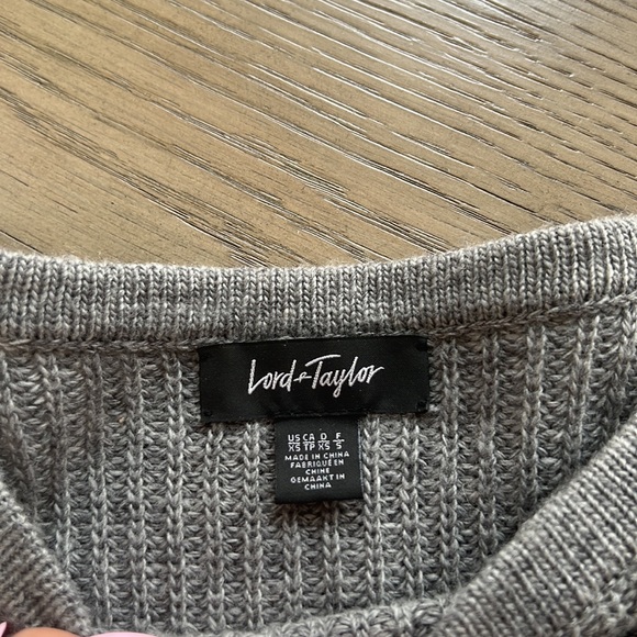 Lord & Taylor grey sweater great condition size xs - Picture 2 of 2